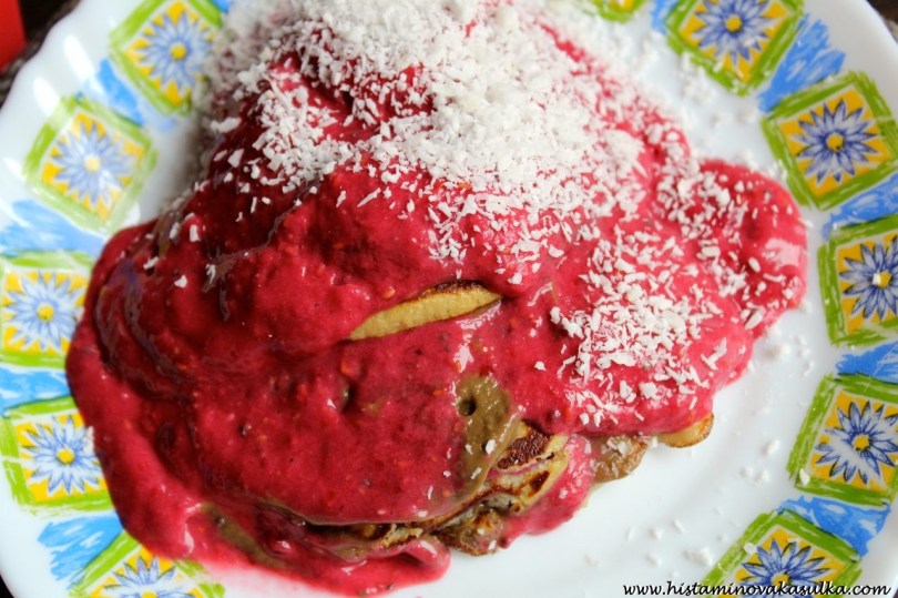 A když nechcete čoko avokádovou pěnu, tak to celé polijte rozmixovanými malinami jako já:)))