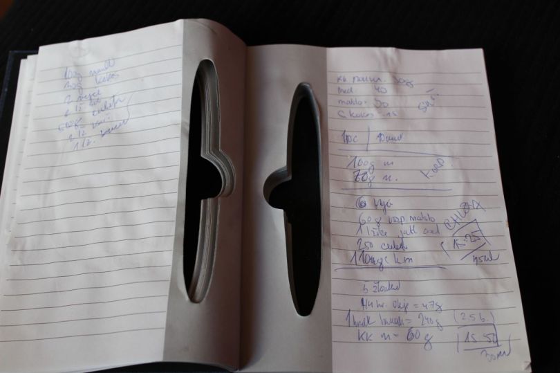 Jedna z čitelnějších forem mého kuchtění:))) Po pár dnech neindentifiovatelné, co k řemu patří. 